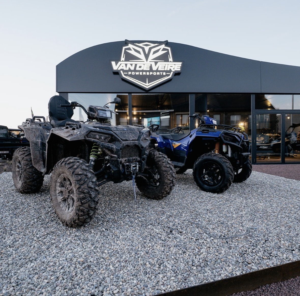 Showroom van Van de Veire Powersports in Eeklo