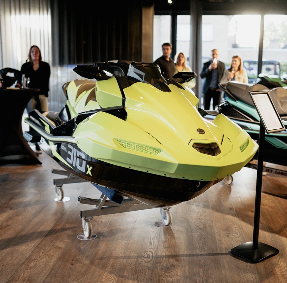 Jetski in de showroom